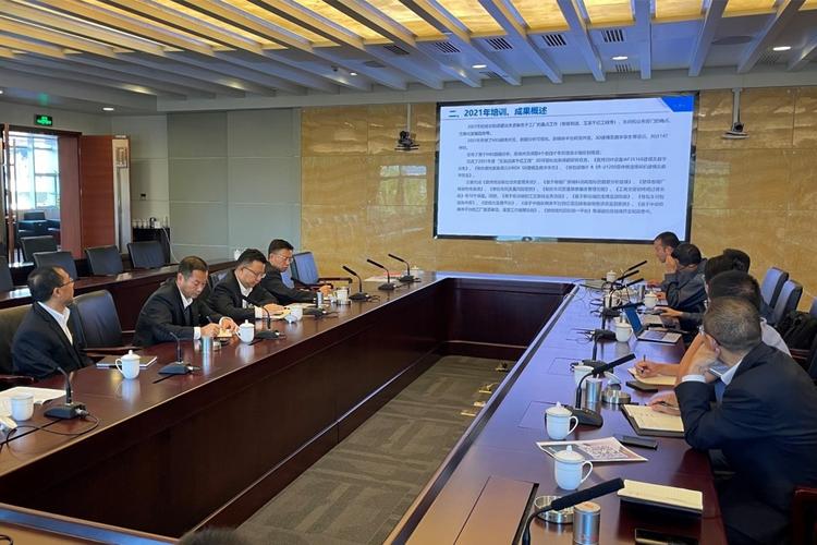 包括工厂信息化战略支持小组根据生产经营管理需求,与各部门协同开发