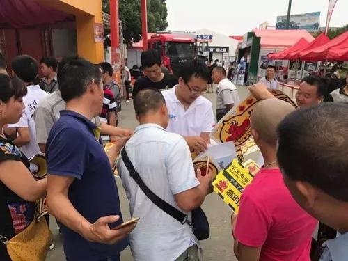 参会者从"车辆新政解读,车辆选型与运营,现代车队管理,电动